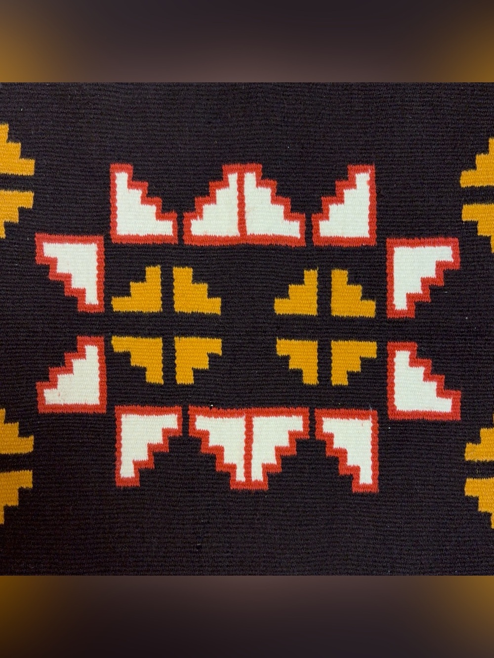 VINTAGE NAVAJO RUG - Picture 5 of 12